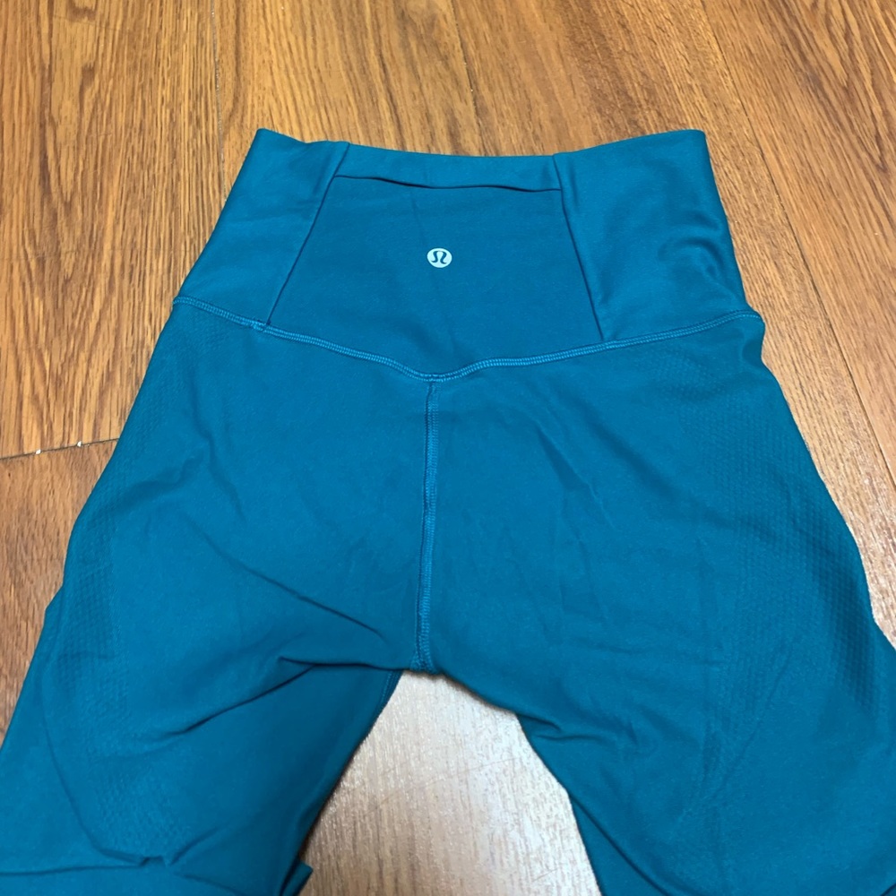 LuLuLemon Teal Ankle Length Workout Leggings